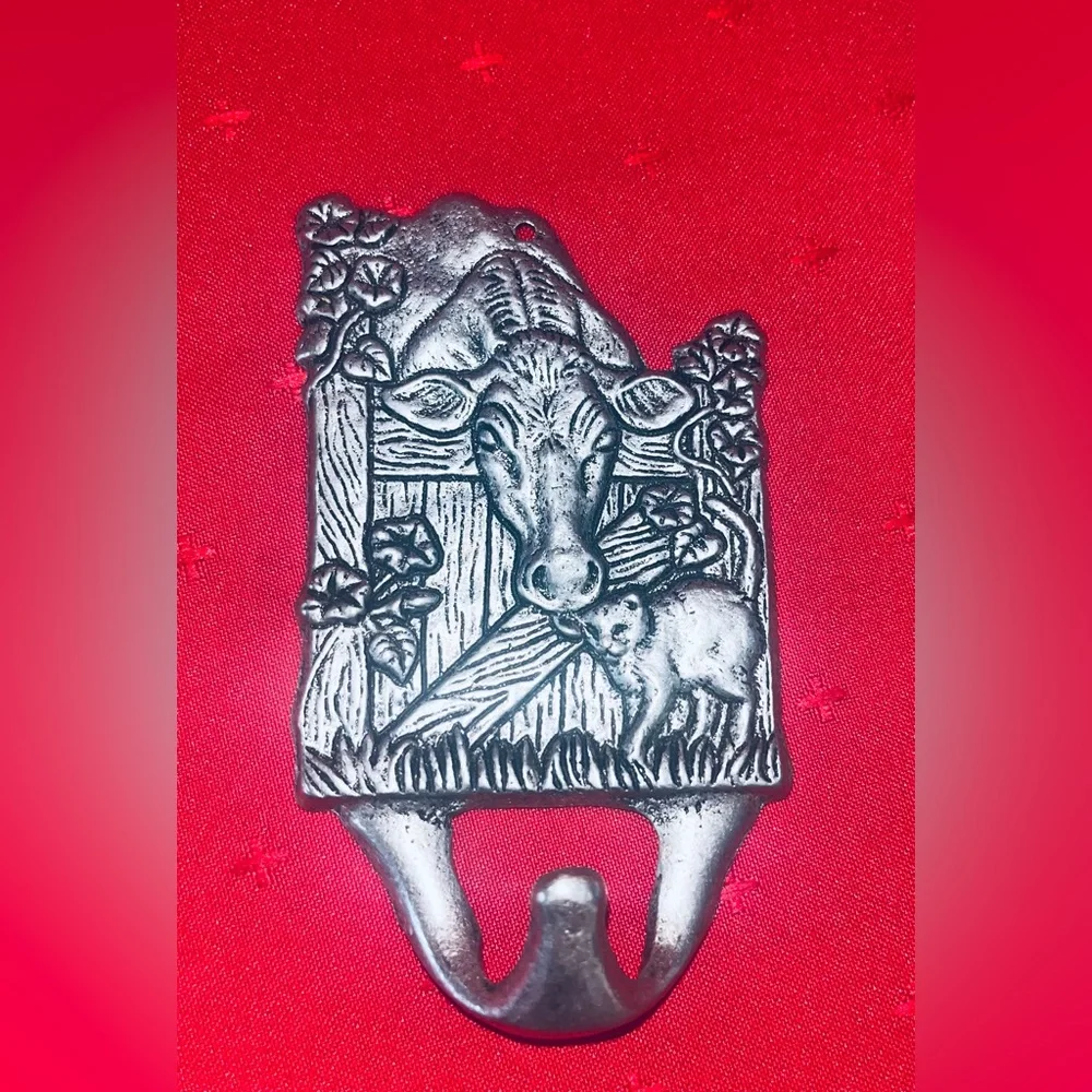 Vintage ALUMINUM COW AND CAT HOOKS